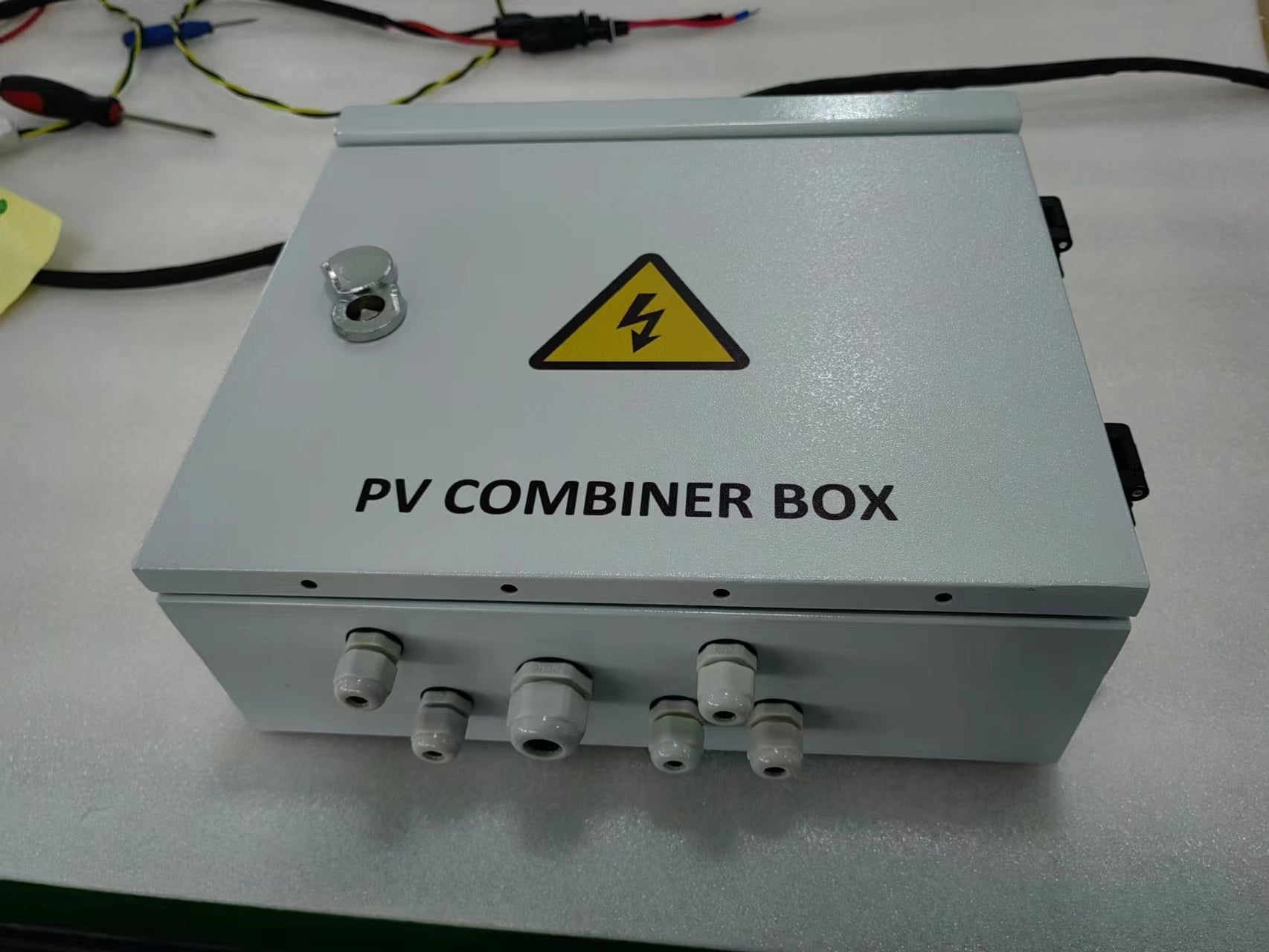 Combiner Box 1000V IP65 10 In 10 Out