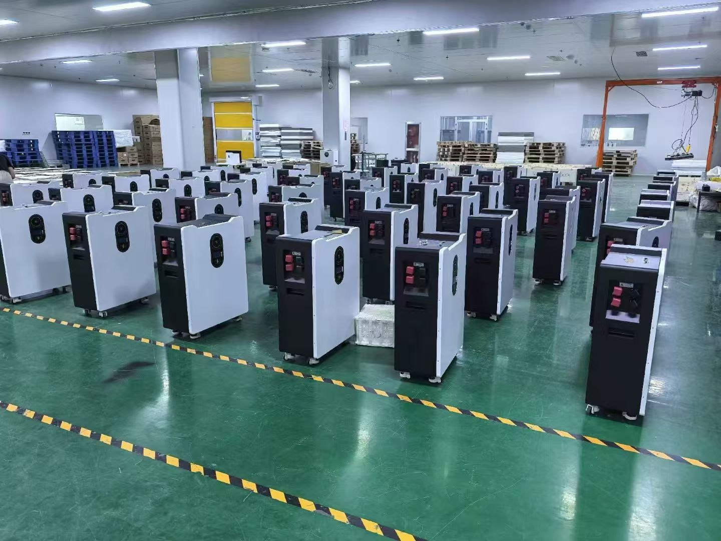 51.2V 280Ah 314Ah 14kwh 16kwh Roller Lithium Battery With Wheel