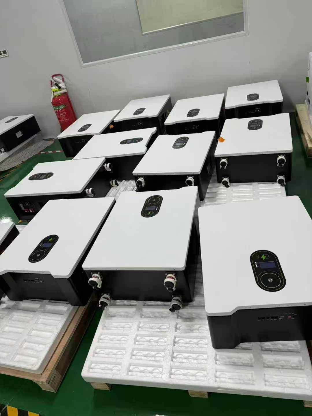 51.2V 280Ah 314Ah 14kwh 16kwh Roller Lithium Battery With Wheel